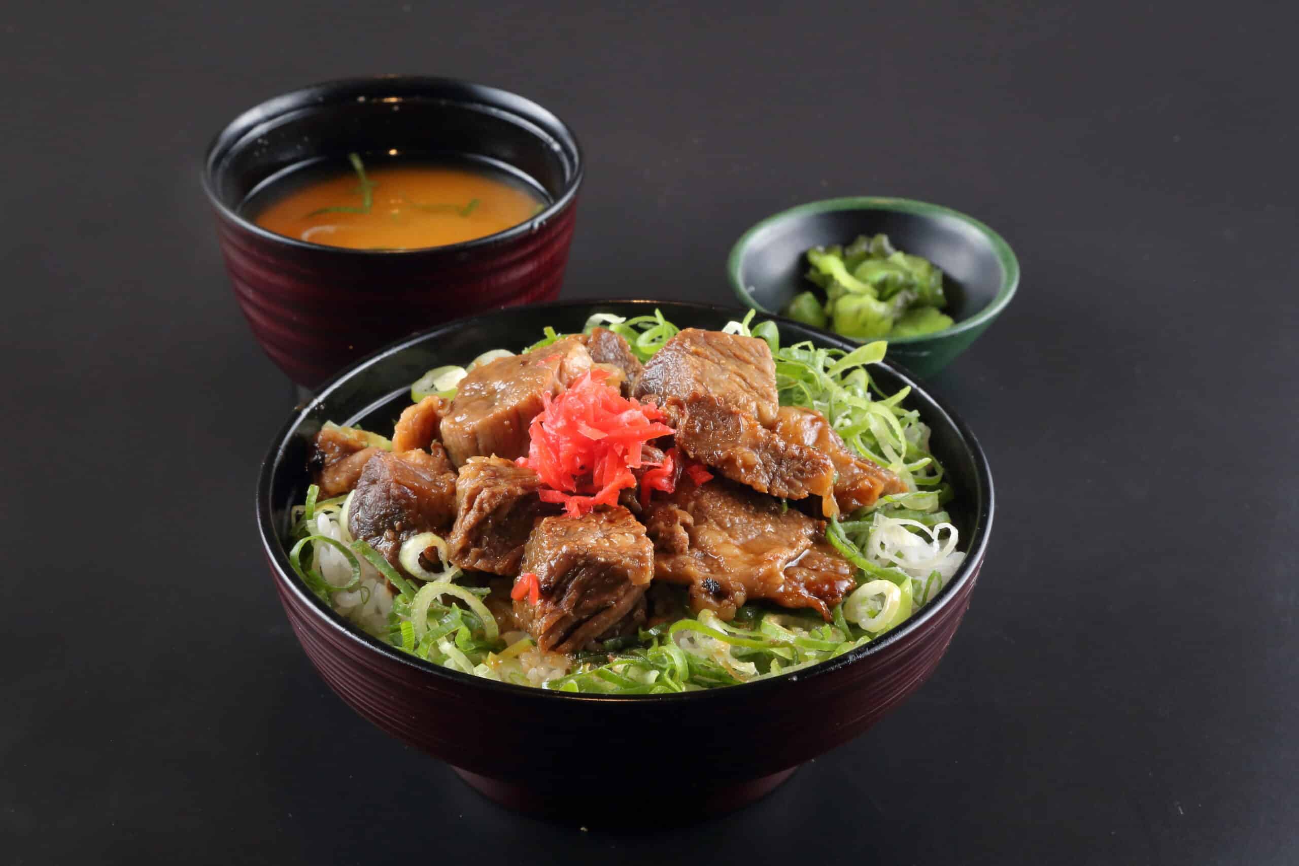 和牛すじ丼定食